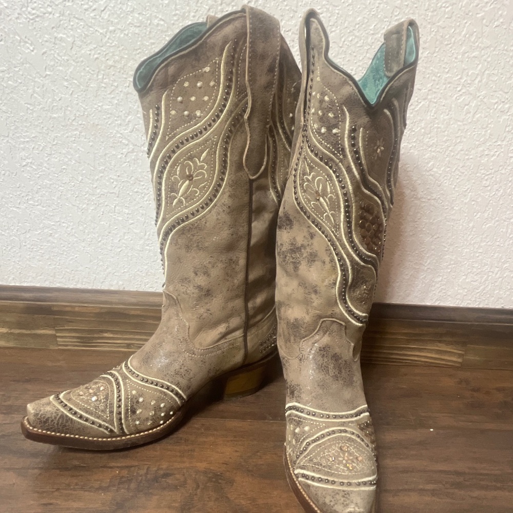 Corral boots